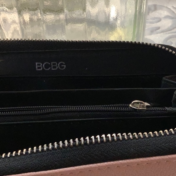 BCBG Zip Wallet EUC - Picture 2 of 4